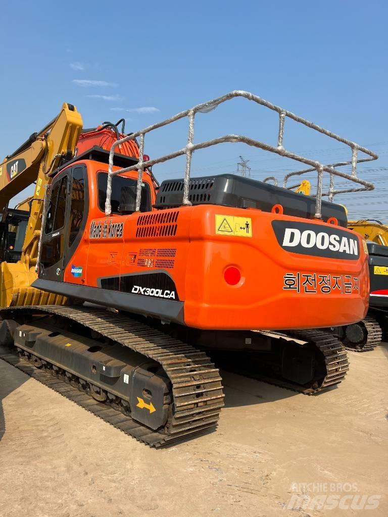 Doosan DX300 Excavatoare cu roti