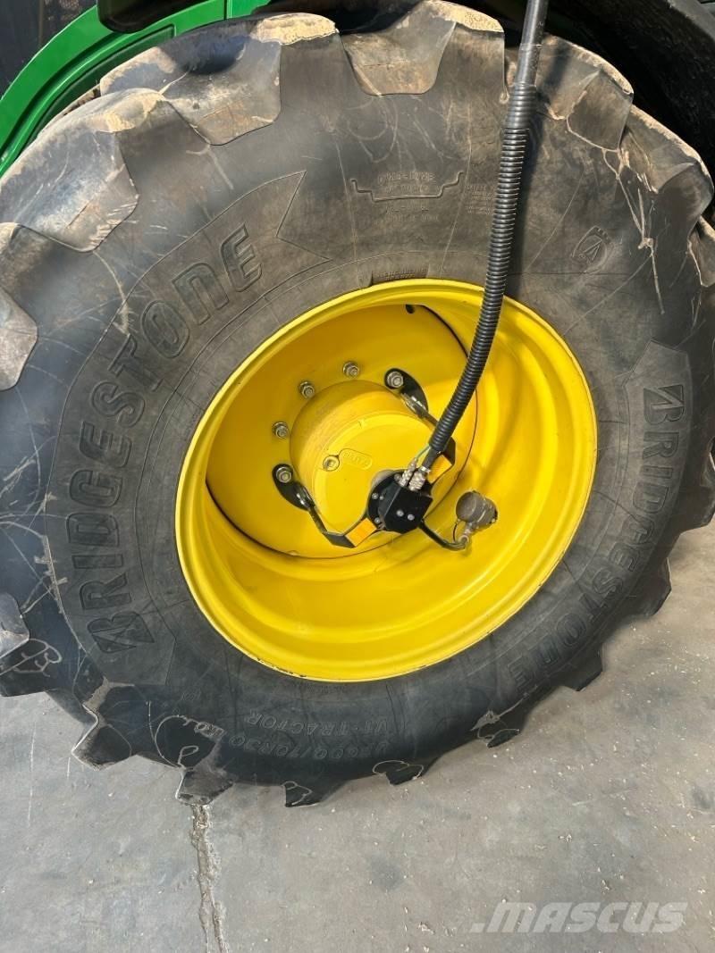 John Deere 6250R Tractoare