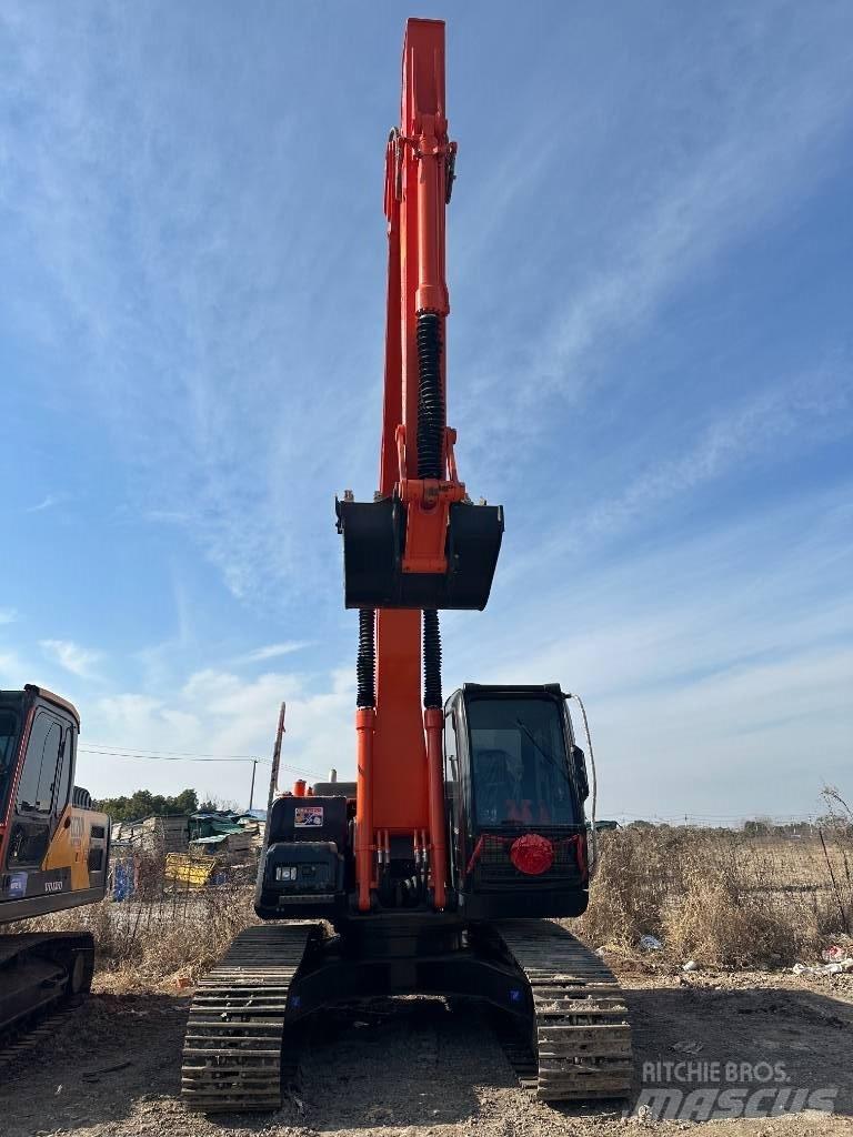 Hitachi ZX 200 Excavatoare pe șenile
