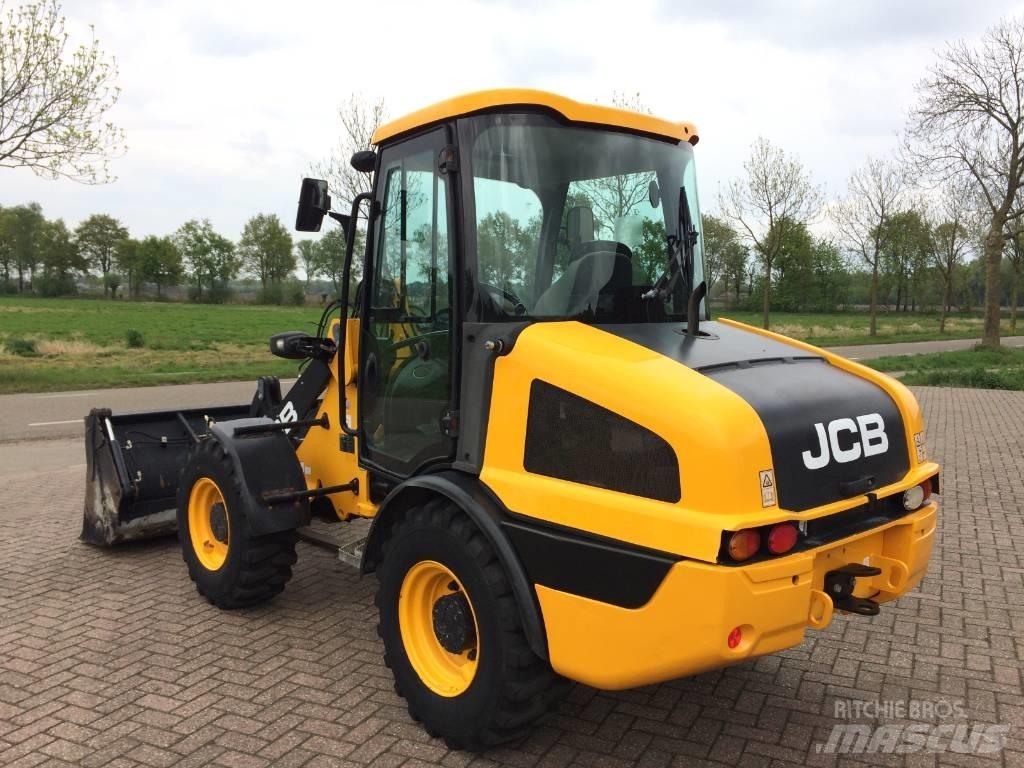 JCB 406 Incarcator pe pneuri