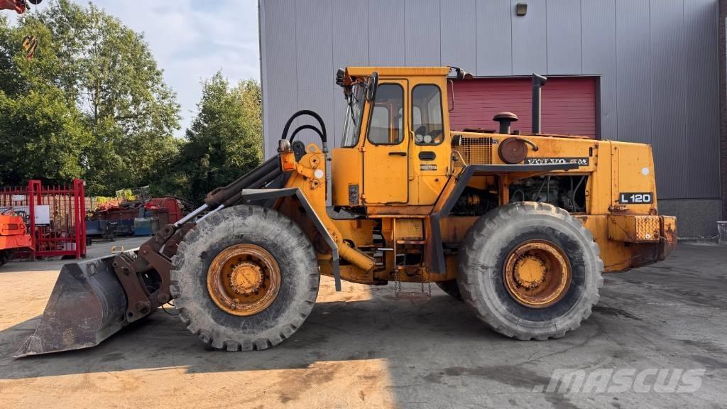 Volvo L 120 Incarcator pe pneuri