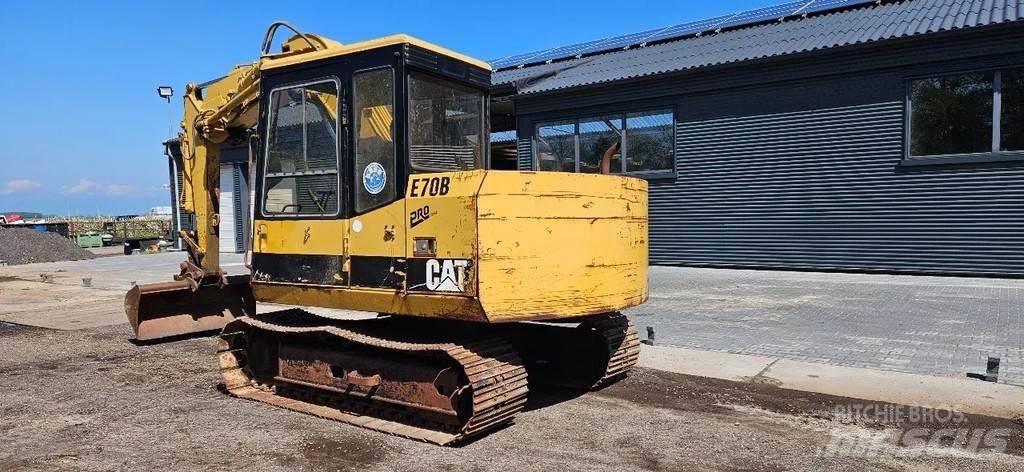 CAT E 70 B Excavatoare 7t - 12t