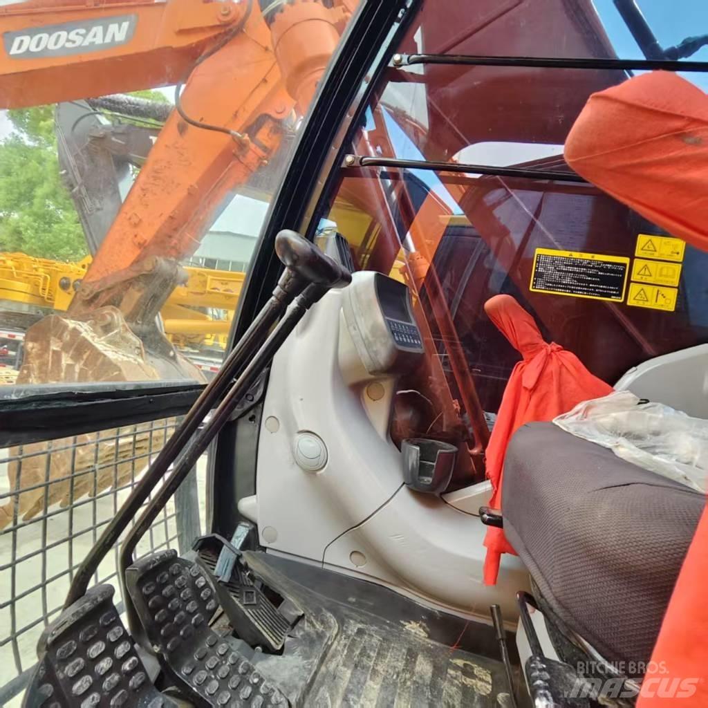 Hitachi ZX 210 Excavatoare pe șenile
