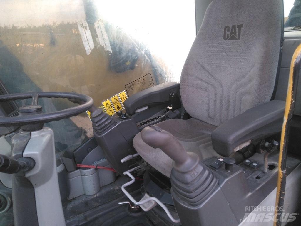 CAT M 322D MH Paleta de manipulare