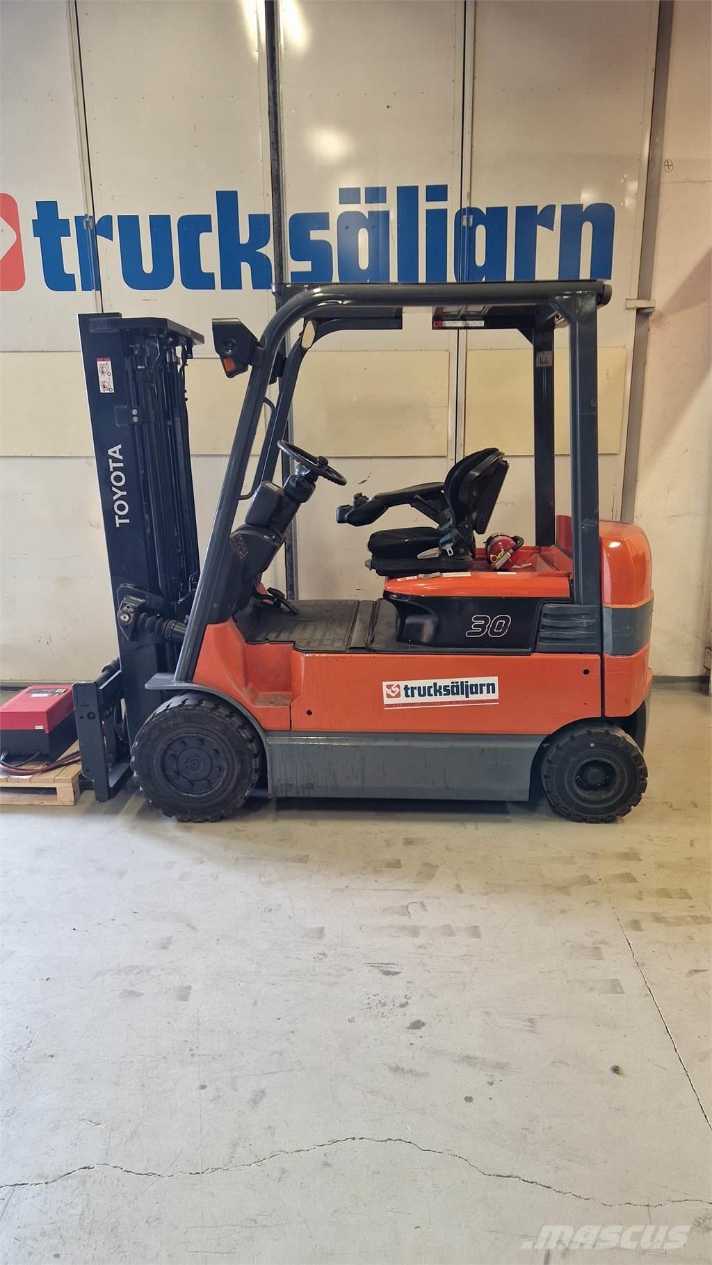 Toyota 7FBMF30 Stivuitor electric
