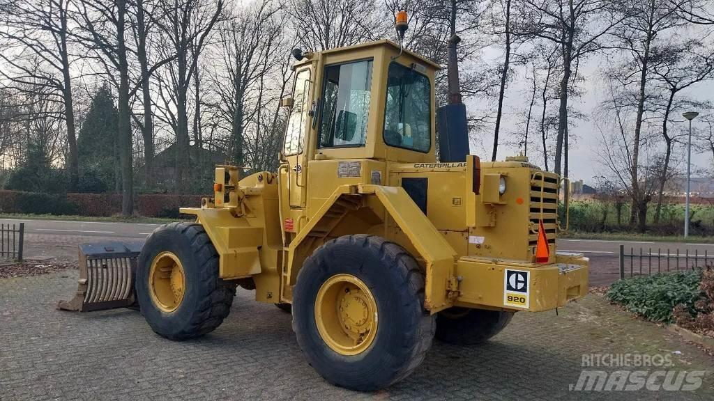 CAT 920 Incarcator pe pneuri