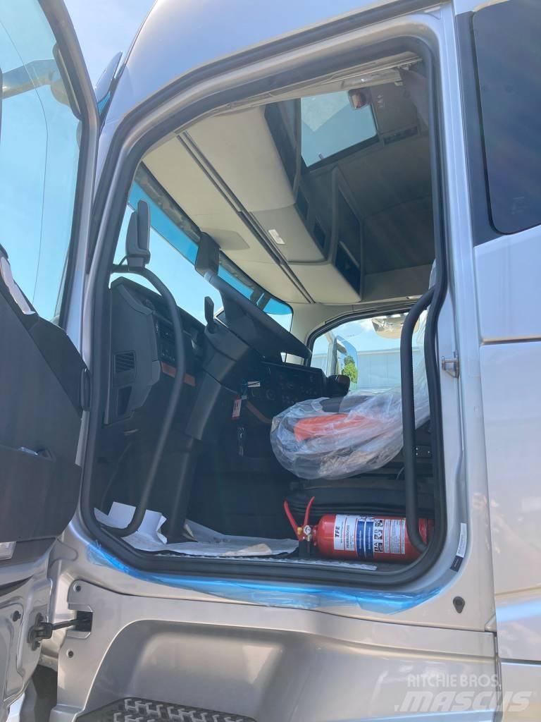 Volvo FH16-650 Camioane cu macara