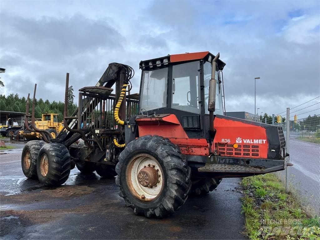 Valmet 836 Transportoare