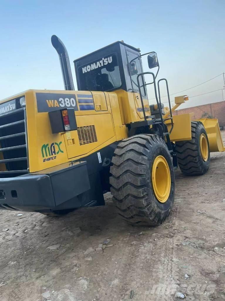 Komatsu WA 380 Incarcator pe pneuri