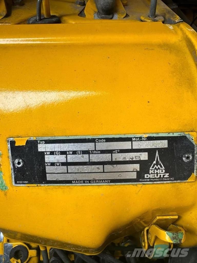 Atlas AR 72 Incarcator pe pneuri