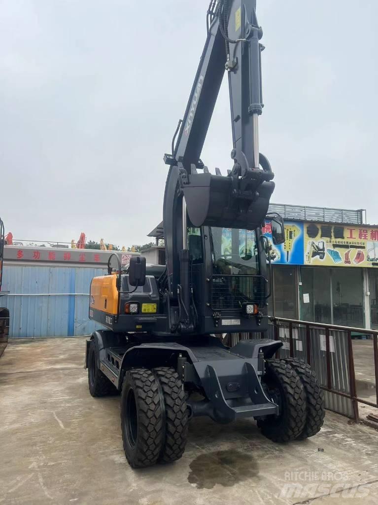 Xinyuan C80-4 Excavatoare cu roti