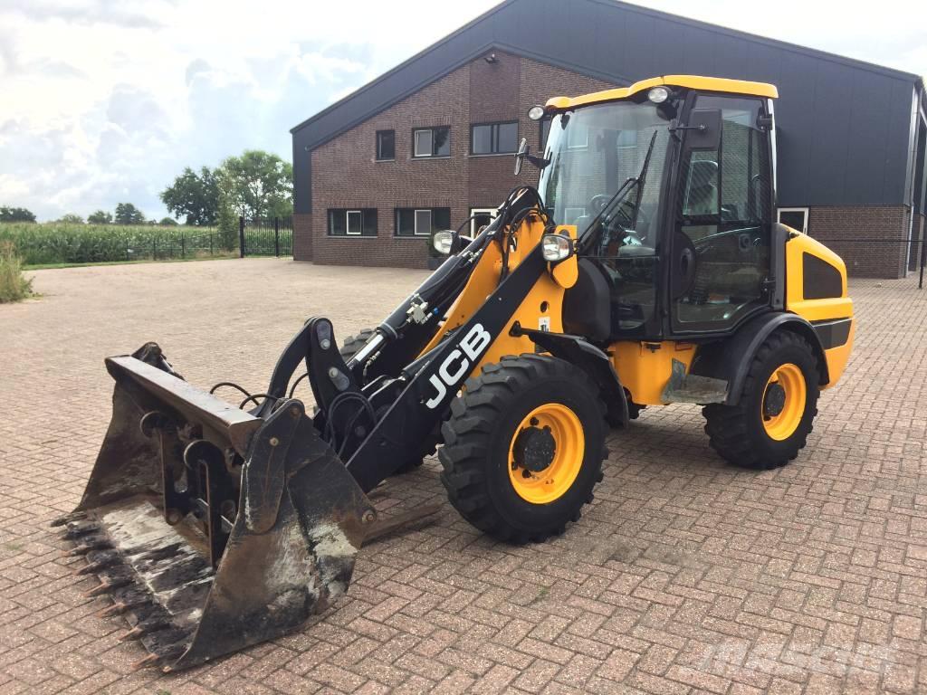 JCB 406 Incarcator pe pneuri