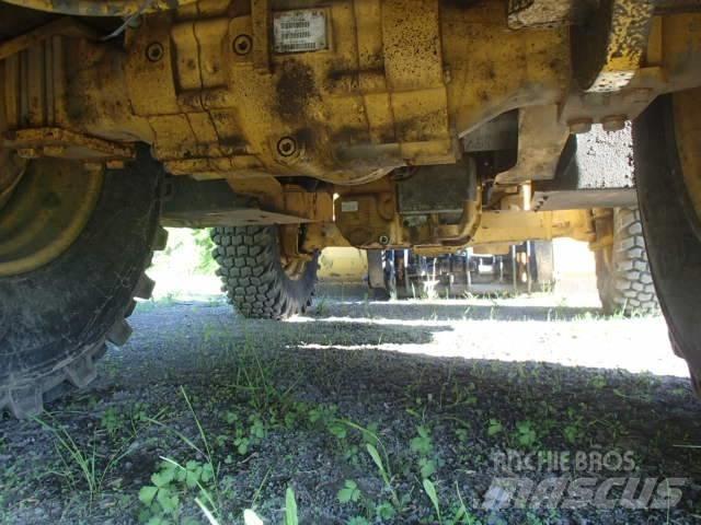 DEERE 410J Buldoexcavatoare