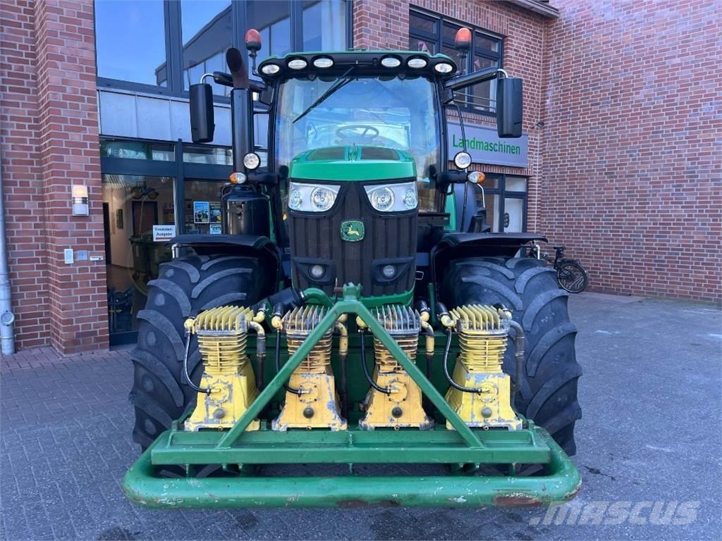 John Deere 6215R Tractoare