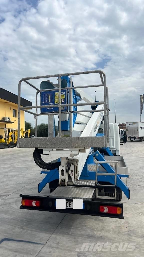 Nissan SOCAGE DA324 Platforme aeriene montate pe camion