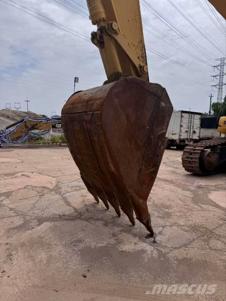 Komatsu PC 400-8 Excavator amfibiu