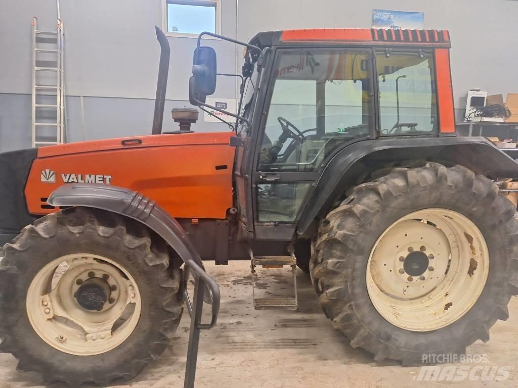 Valtra Valmet 8100E Tractoare