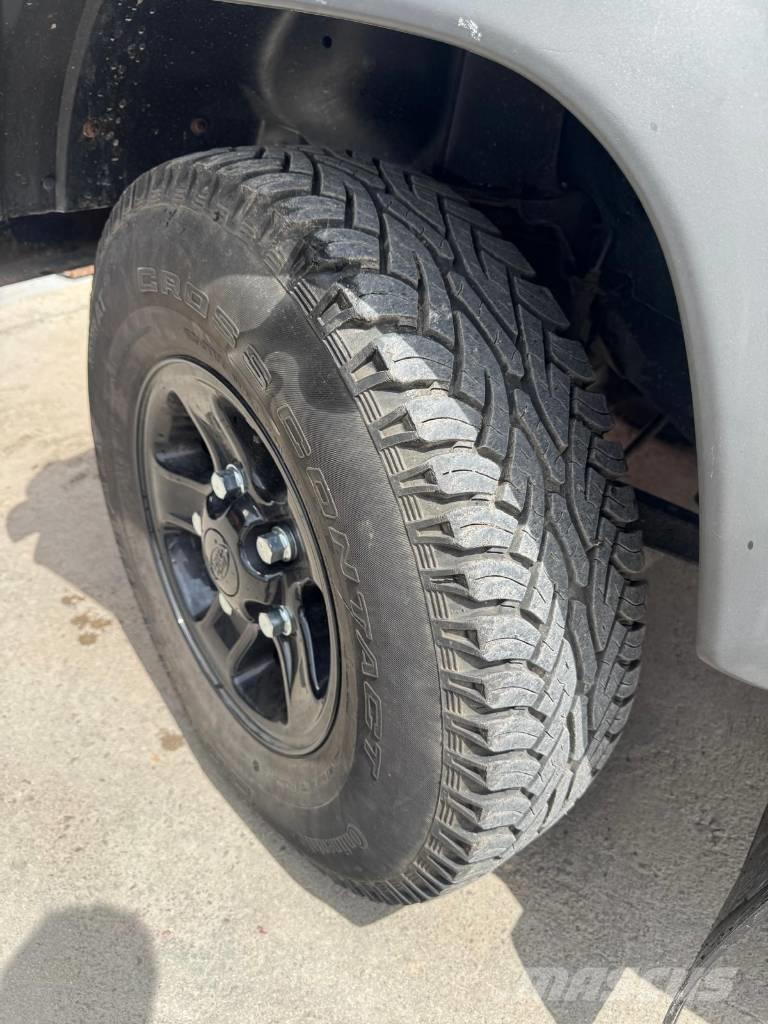 Land Rover Defender Masini