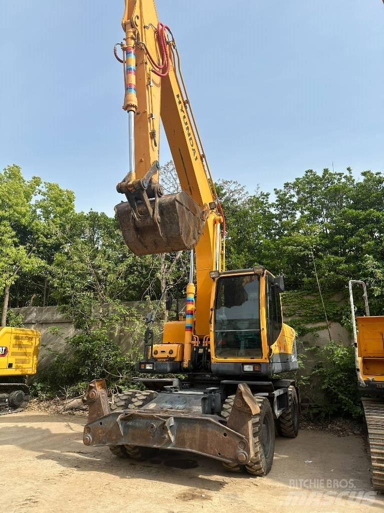 Hyundai R210W-9 Excavatoare cu roti