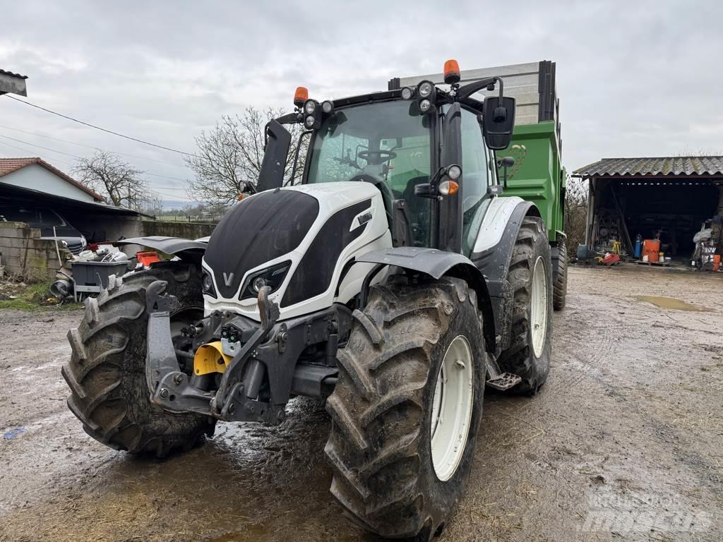 Valtra N174 Tractoare