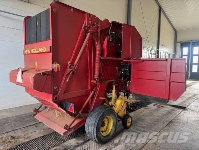 New Holland 654 Masina de balotat cilindric