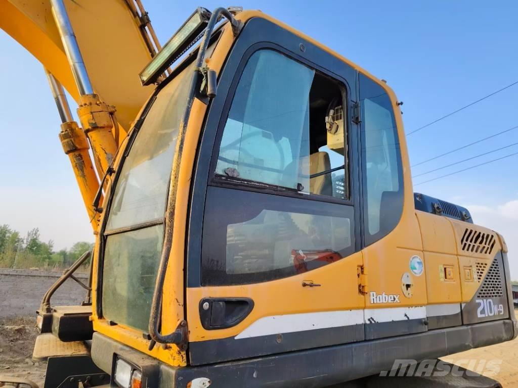 Hyundai R210W-9 Excavatoare cu roti