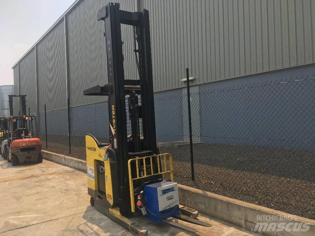 Hyster N35ZDR Stivuitor cu catarg retractabil