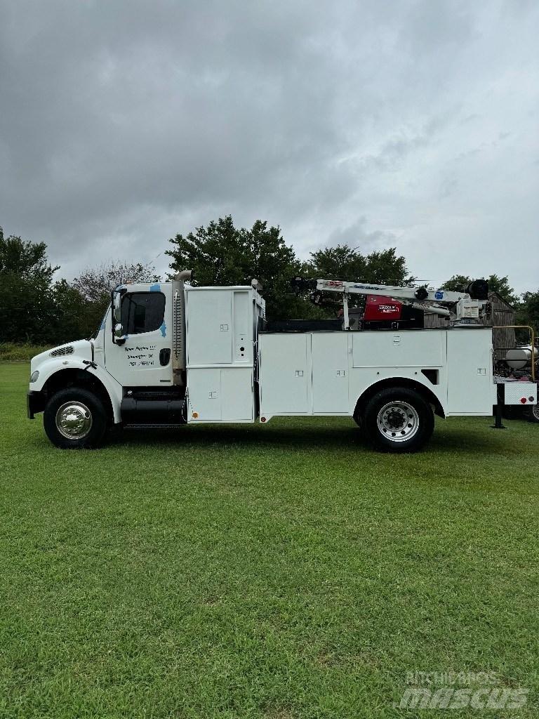 Freightliner M2 106 Municipal/vehicul cu uz general