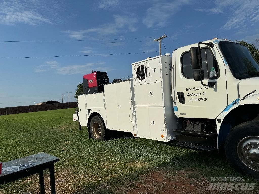 Freightliner M2 106 Municipal/vehicul cu uz general