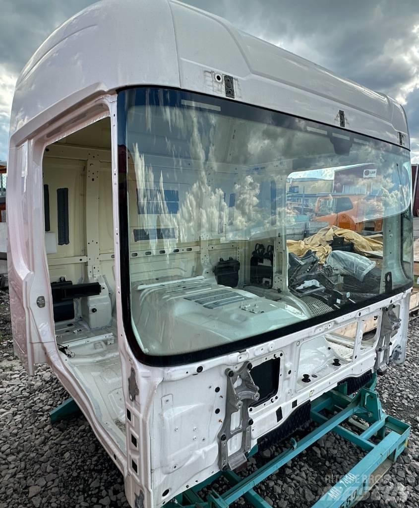 Scania P 370 Cabine si interior