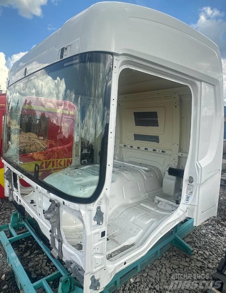 Scania P 370 Cabine si interior