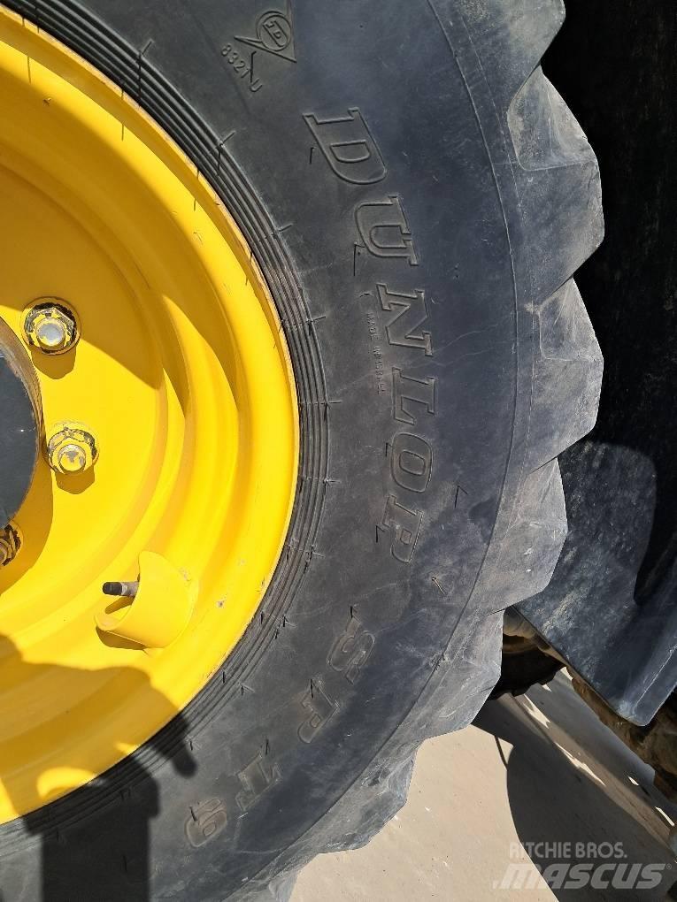 Komatsu WA100M-8 Incarcator pe pneuri