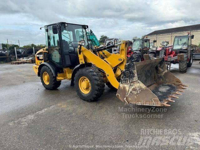 CAT 906 Incarcator pe pneuri