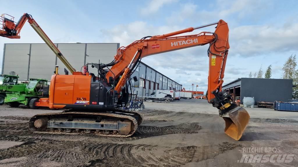 Hitachi ZX225USRLC-6 Excavatoare pe șenile
