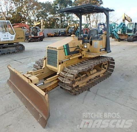 Mitsubishi BD2G Buldozere pe senile
