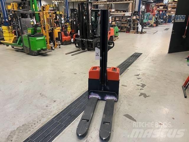 BT Toyota HWE 100 Transpaleta manuala