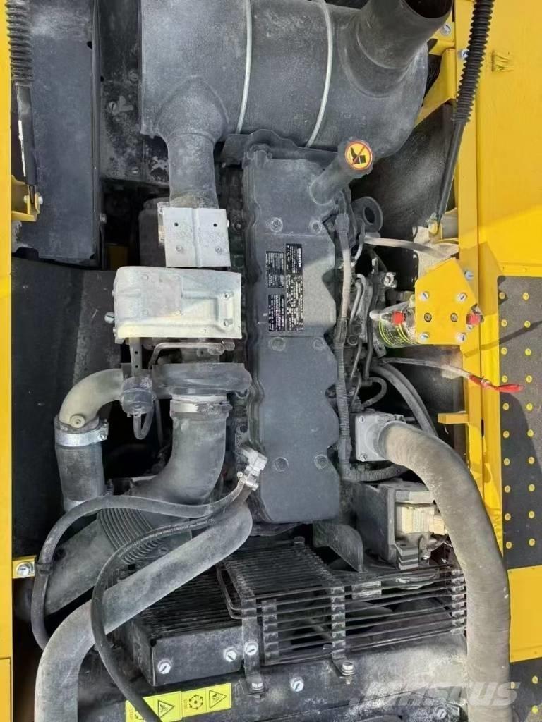 Komatsu PC 220 Excavatoare pe șenile
