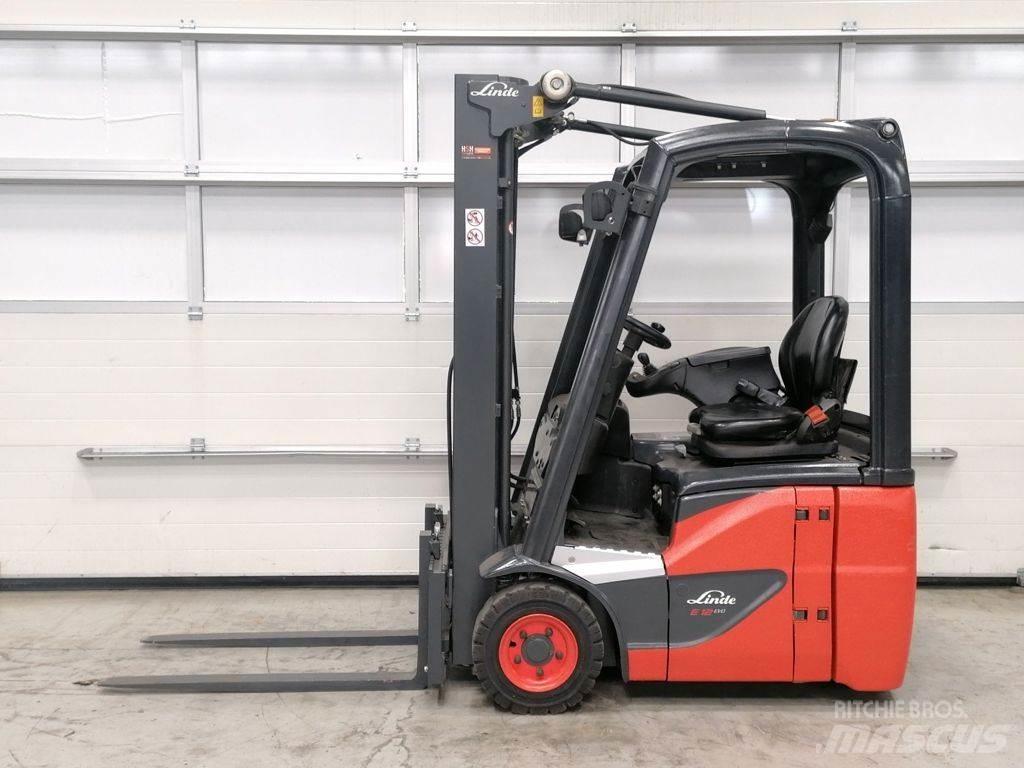 Linde E12-02 Stivuitor electric