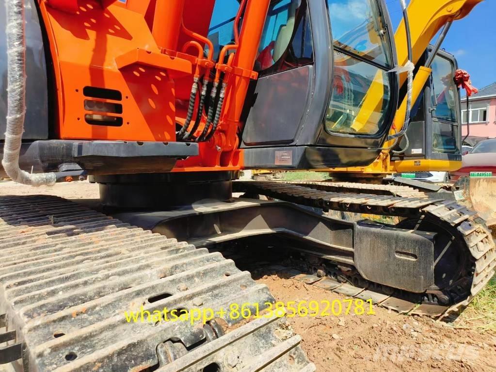 Hitachi ZX 135 US Excavatoare pe șenile
