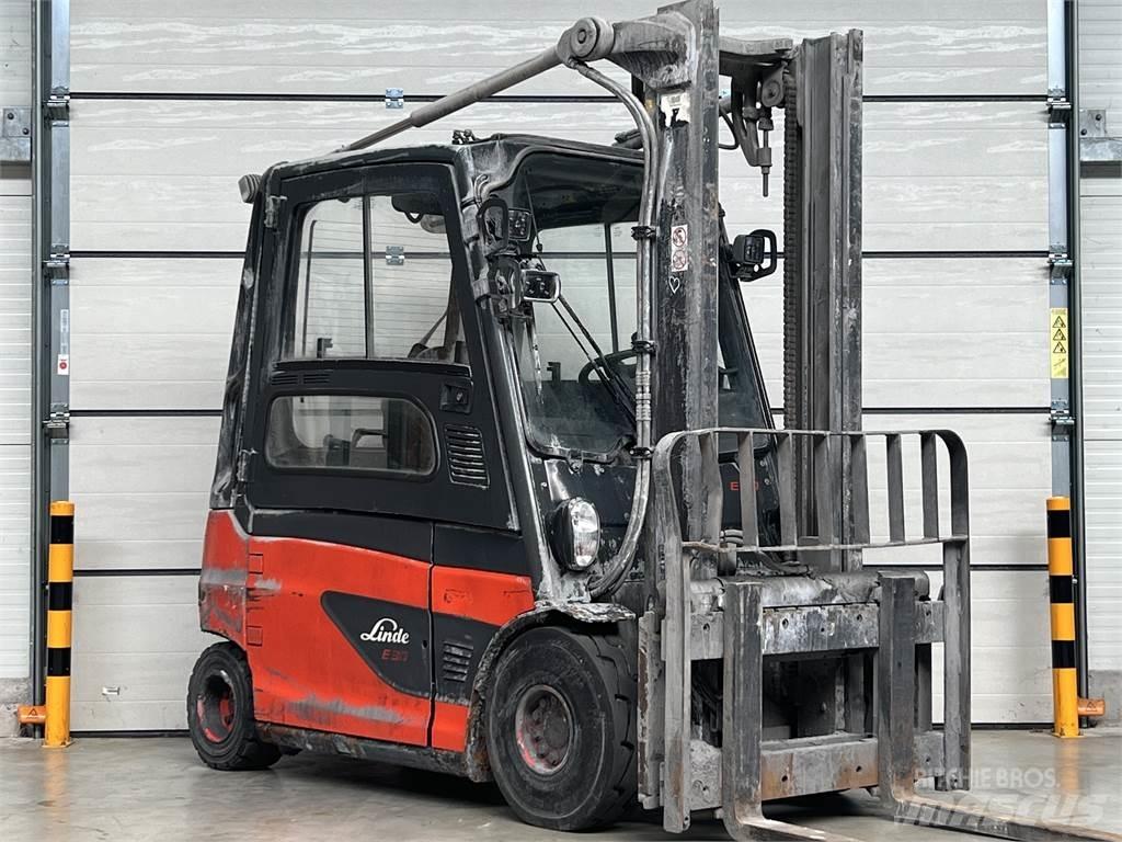 Linde E30L-01 Stivuitor electric