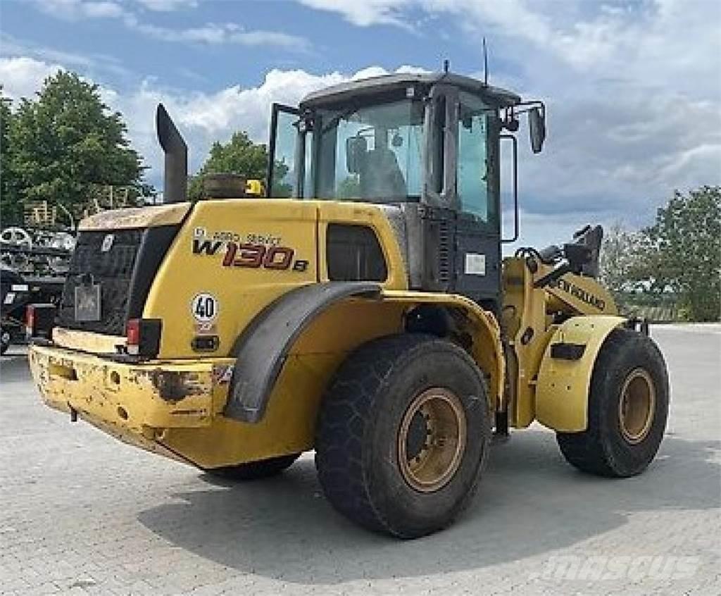 New Holland W 130B Incarcator pe pneuri