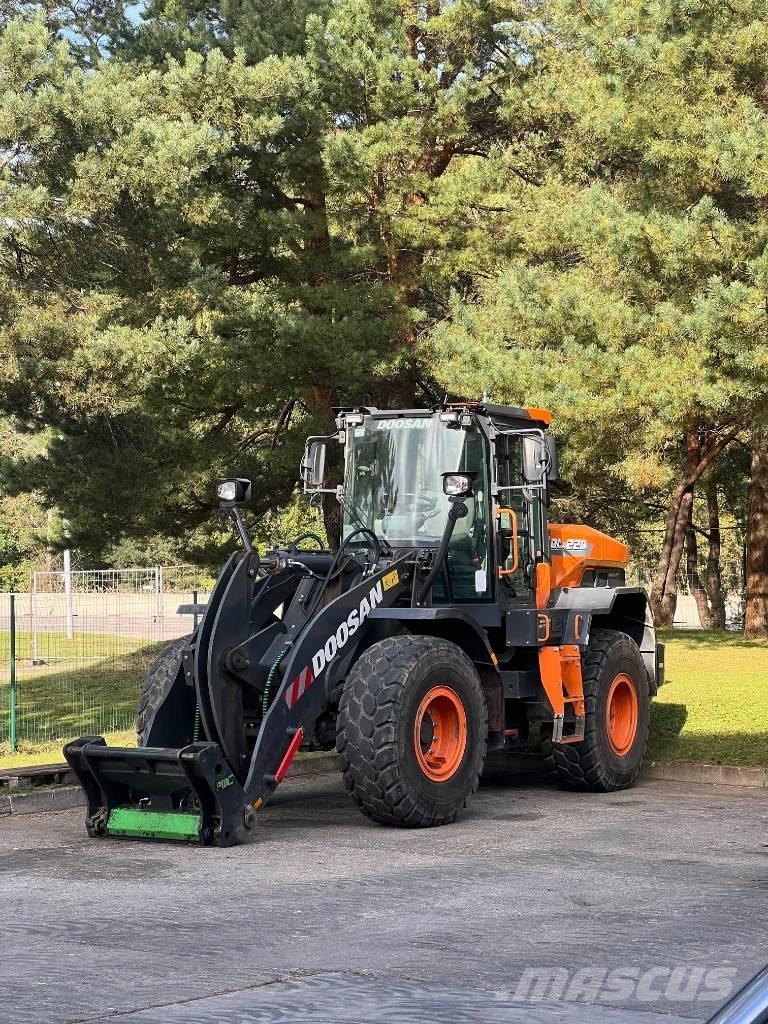 Doosan DL 220-7 Incarcator pe pneuri