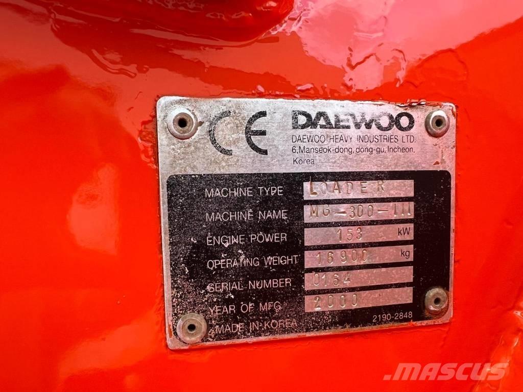 Daewoo Mega 300 III Incarcator pe pneuri