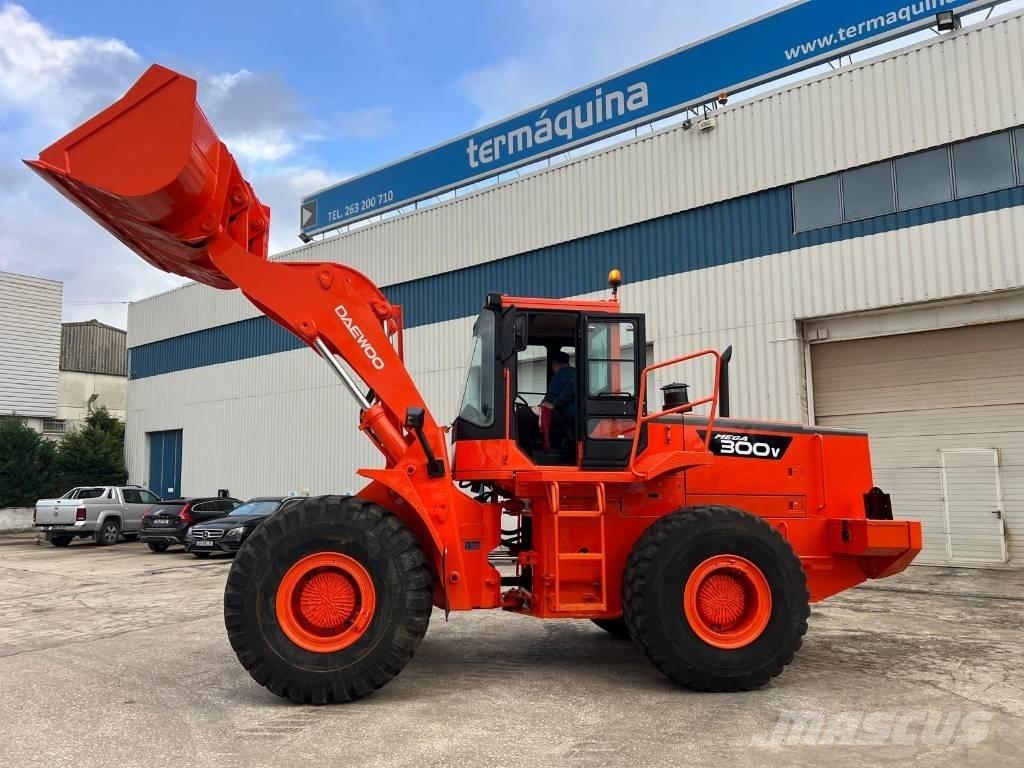 Daewoo Mega 300 III Incarcator pe pneuri