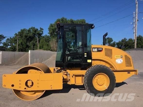 CAT CS44B Cilindri compactori cu roti