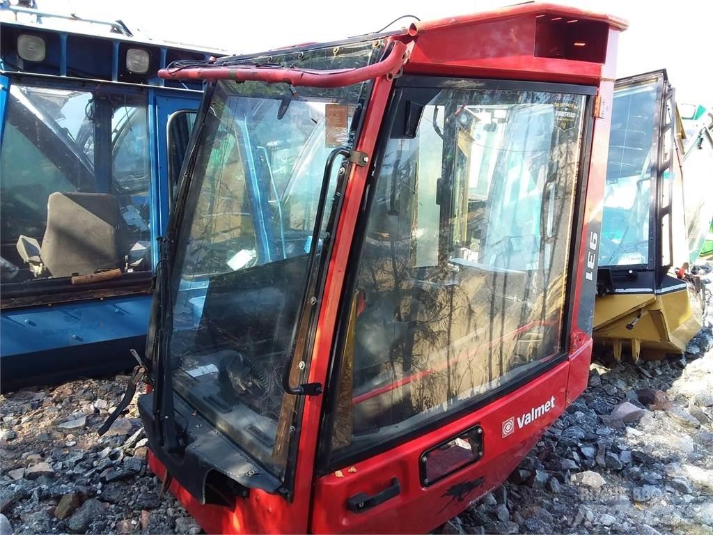Valmet 931 Cabine si interior