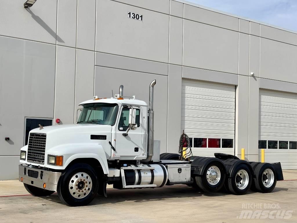 Mack CHU 613 Autotractoare