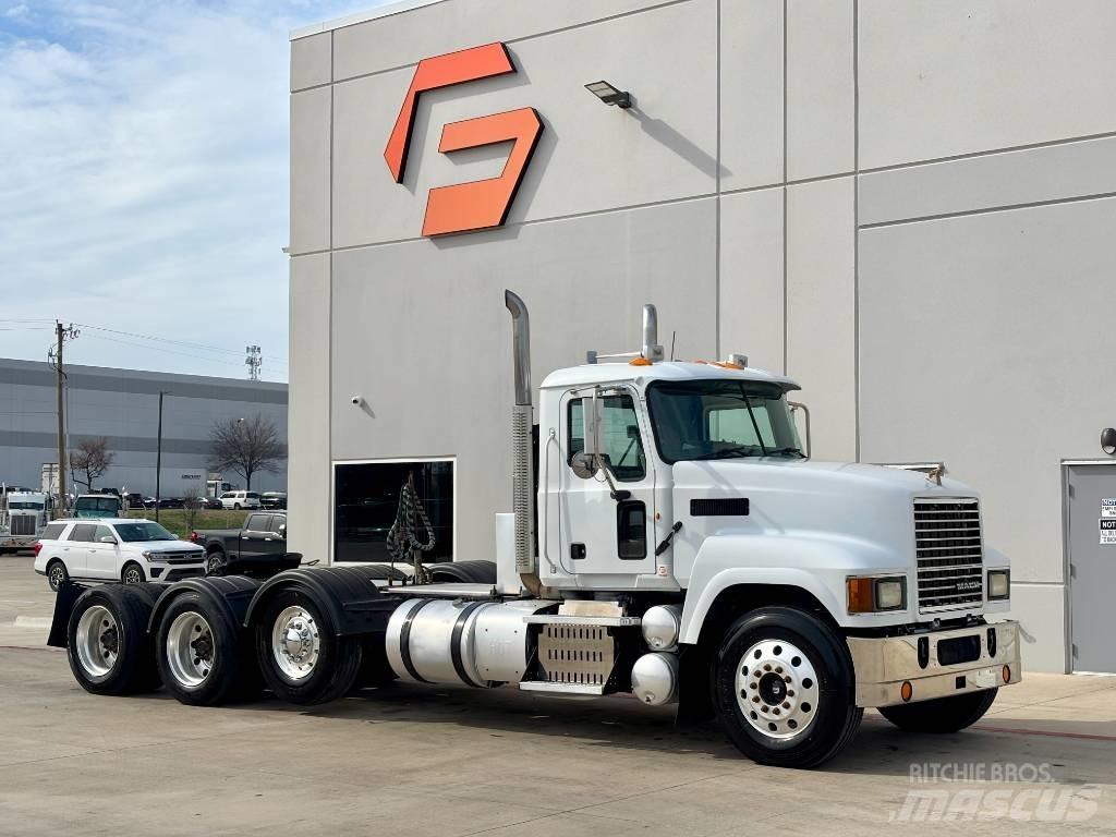 Mack CHU 613 Autotractoare