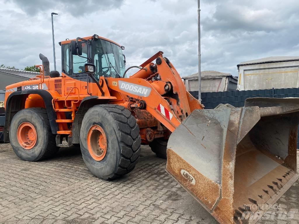 Doosan DL 350-3 Incarcator pe pneuri