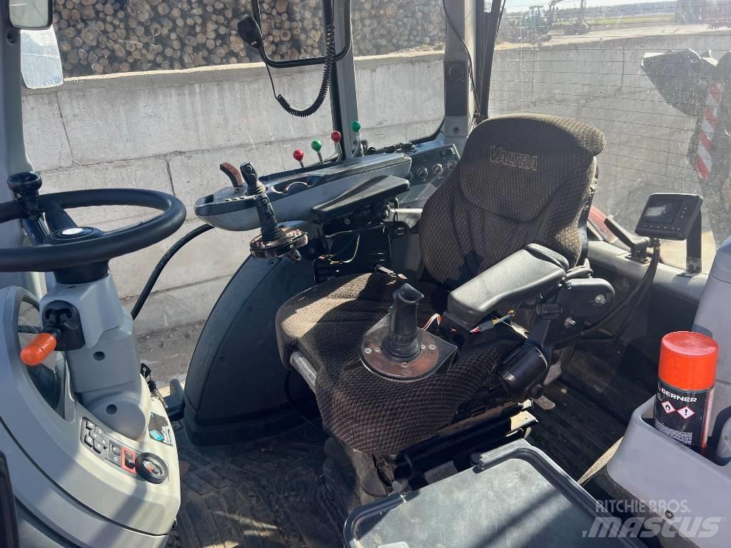 Valtra 234H Utilaje de manevrarea a bustenilor